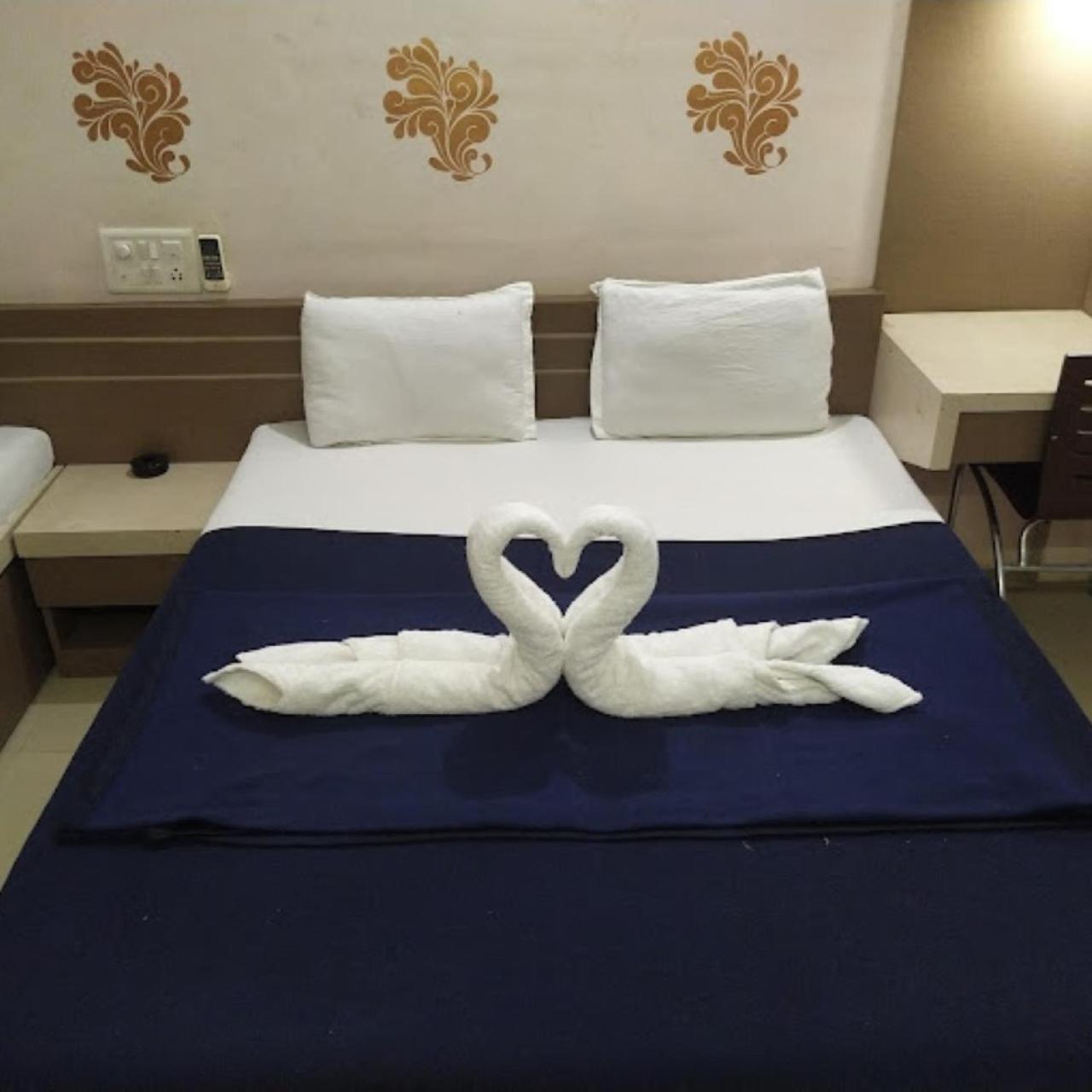 Divya Jyot Residency Bhuj Hotel Exterior foto